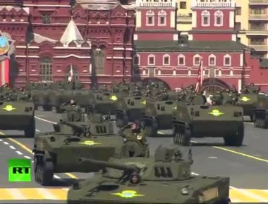 Βίντεο: Η πιο θεαματική στρατιωτική παρέλαση του κόσμου !